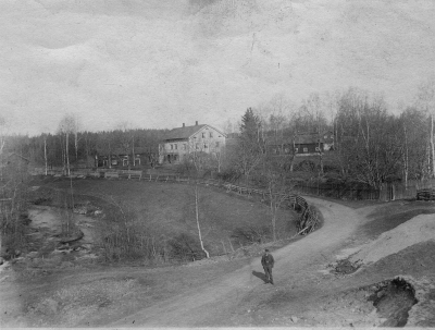 Fröken Anna Boman Ludvika ( ? ) Lilla Snöån
" Jag gratulerar på Annadagen den 9/12 1910 Karolina Aronsson ( ? ) "