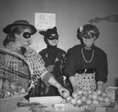 Skola
- maskerad -

Dok.110401/KG
