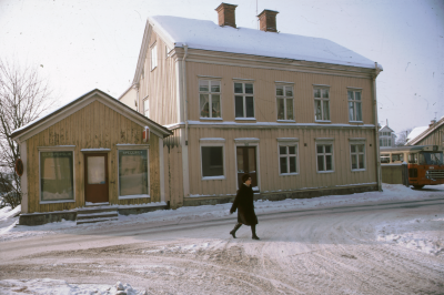 Stångågatan 
Gottfrid Petersson 
Stora huset nedre botten Borgstrands Cafe revs 1970
på baksidan Borgstrands skomakeri
busstation

090513/KG