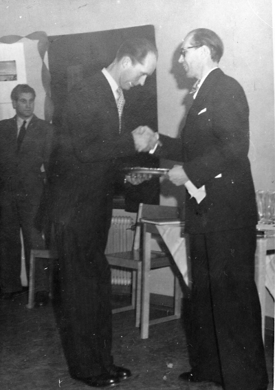 Hultsfreds fotoklubb.  Från vänster  1. Elis Barkstam, fotograf  Vimmerby   3. Bertil Nyberg, tandläkare Vimmerby.        