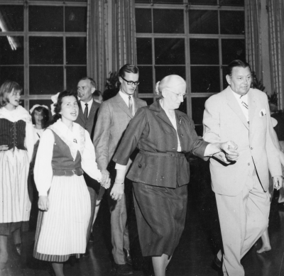 Från vänster.  1, ? 2, ? 3. Ylva Pettersson Lärarinna , Vena  4. ? 5, ? 6,?  7. Tore Lundgren Drätselkammarens ordförande i Vimmerby. 