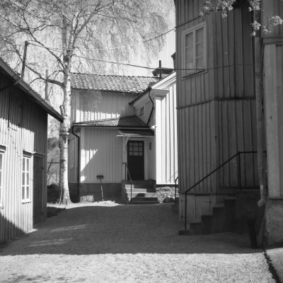 Rönnbärsgatan

Dok.110512/KG

Gården på fastigheten Vimmerby 3:260
Snickarverkstaden till vänster nedbränd av mordbrännare hösten 1995
