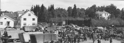 Vimmerby Marknad. Marknadsvallen,  nuvarande gymnasieskolan.  Huset till vänster, Trollenäs prästgård, (kom-bostad )  NEJ det stämmer inte