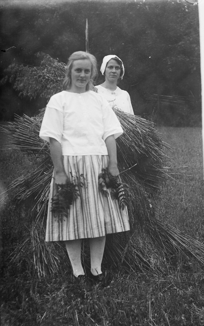 Hällebacka 

Många av bilderna i mappen Hällebacka kan lika gärna vara tagna kring Lidhem Locknevi.