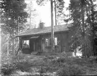 Frisksportarstugan omkring 1950,  Vid sjön Borstingen  Vimmerby .
Apollostugan  