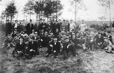 Landstormsföreningen, 1. Karl Beijer extrapolis,  2. Gustaf Johansson disponent,  3. Gustav Jonsson kamrer,  4. Ture Hammargren urmakare,  5. Edvin,  
6. Ludvig Pålsson guldsmed,  7. Reinhold Blomberg redaktör,  8. Robert Nilson,  9. Lyman jägmästare,  
10. Eriksson tapparbas,  11. L.W. Larsson tryckare,  12. Kugelberg kapten, 13. Holger Lindström färghandlare,  18. Gustaf Werner, Vimmerby, 
23. Larsson, Storebro, 25.  Schambertz ingenjör,  
27. Nils Karlsson, Gissemåla,  40.  N A Nilsson smed,  42. Pettersson,  Lund,  43. Emrik Karlsson, Pelarne,    45. Nilsson  Samuelstorp,  46. Folke  Baggemåla,    48. Robert Hammarlund  murare.  