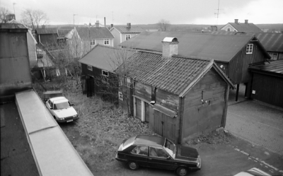 Uthuslängan tillhörande "Hökaregården", Storgatan. Vimmerby (mot Stångågatan) 1991.