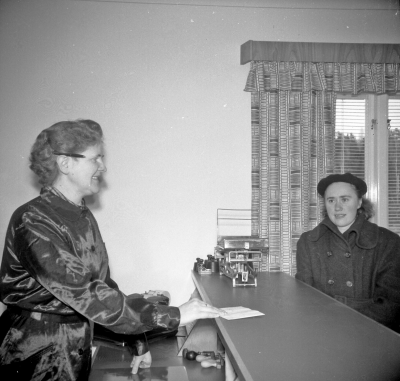 Frödinge postkontor

Till vänster Karin Fahlström ( Hörberg )

Dok.110530/KG