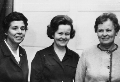 1. Fröken Gullan Johansson, hushållslärare  2. Barbro Gullberg, tandläkare  3. Fru Lisa Karlsson.       