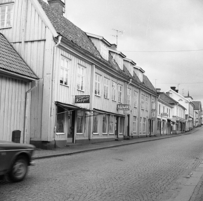 Storgatan
- Kahnli Kläder -

Dok.110401/KG