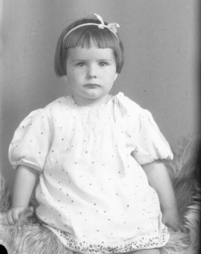 Jenny Lindström  (flicka)
Haga
Svinhult



Dok.080612/RS