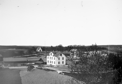 Västra Tullportsgatan
Ragnar Liljegrens smedja
Bomans trädgård
Kyrkogården med gravkapell i bakgrunden 