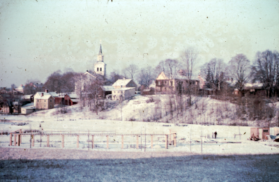 Källängen vy mot kyrkan vinter

090421/KG
