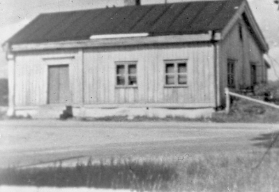 Tullstugan västra tullen revs på 1953, stugan användes som bostad för järnvägens grindvakt.   T.E.