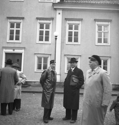 Fr.v 
1 ?
2 ?
3 Carl Johansson, Musiker
4 Anders Andrae . Kyrkoherde
5 Ebbe Hansson
