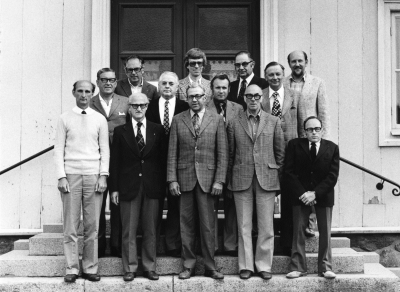Kommunstyrelsen 1974 - 1976
Främre raden från vänster:
Rune Hultqvist ( S )
Bengt Hultquist ( M )
Edvin Svensson ( C )
Harry Svensson ( S )
Inge Schultz ( S ) 
Mittenraden från vänster:
Sigvard Petersson ( C )
Ingmar Karlsson ( C )
Tage Gustafsson ( S )
Birger Svensson ( M )
Bakre raden från vänster:
Ekonomichef Curt Skännestig
Kommunalsekreterare Ragnar Christerson
Harry Karlsson ( C )
Bengt Johansson ( C )