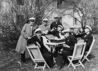 Manskören  1. Harry Karlsson snickare, 2. Ture Blom Vennebjörke, 3. Theodor Gustafsson snickare, 4. Tage Köhler verkmästare. 5. Sven Ericson snickare, 6. Charlie Ericson konstnär, 7. Einar Karlsson skomakare. 