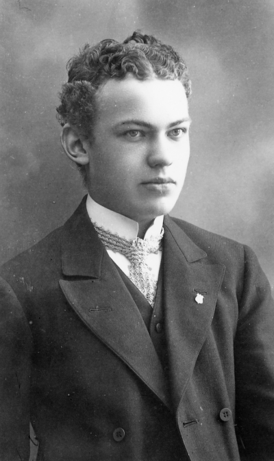 Bankchef Anton Berglund Vimmerby Sparbank, född 1-9-1894 död 11-2-1968.   