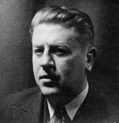 Valter Stockius Vimmerby, sedan Västervik, fadern var maskinist vid Elverket.    