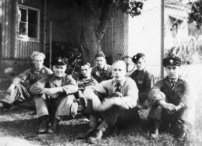 BP:s personal.  1 Gösta Falk, sedan föreståndare på Esso,  2 Hasse Svensson  3 Olle Karlsson, sedan polis  4 Olof Lilja, sedan på Centralbryggeriet- Pripps  5 Gunnar Thunberg,  6 Sven Nilsson, chaufför  7 Allan Johansson.   