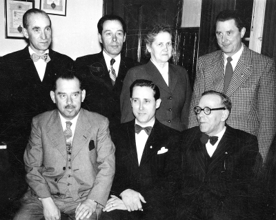Vimmerby yrkesskolas styrelse.  Främre raden från vänster Ebbe Ängqvist överlärare o kantor,  Olof Lindblad smed,  Einar Brantemo lärare och rektor för yrkesskolan.  Bakre raden från vänster  Ossian Åberg. metallarbetare,  Folke Lönngren mekaniker,  Elsa Nilsson fru  Nils Dahlgren affärsman.  