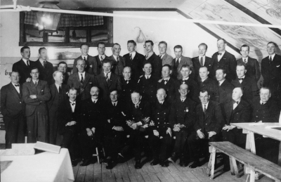 4. Köpman Helge Swahn, 6. John Vogel, 7. Nils Andersson ( Dahlgren ),  13. Lennart Kraft, 14. J:B Ohlsson, 20. Karl Malmberg, 30. Ludvig Pålsson, (brandchef)  33. Sotare Jakobsson, 35. Ivar Wettermark.      