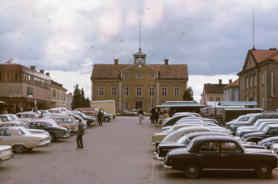 Torget 
Rådhuset 
torghandel 

090415/KG