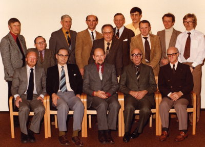 Kommunstyrelsen 1977 - 1979
Sittande från vänster:
Inge Salmeus stadsdirektör
Harry Karlsson ( C )
Bengt Johansson ( C )
Harry Svensson ( S )
Bengt Hultquist ( M )
Stående från vänster:
Birger Andersson ( C )
Inge Schultz ( S )
Karl Carlsson ( C )
Rune Hultqvist ( S )
Curt Skännerstig ekonomichef
Birger Svensson ( M )
Tomas Holgersson ( C )
Tage Gustafsson ( S )
Leif Carlsson ( M )
Christer Johansson kommunsekreterare

