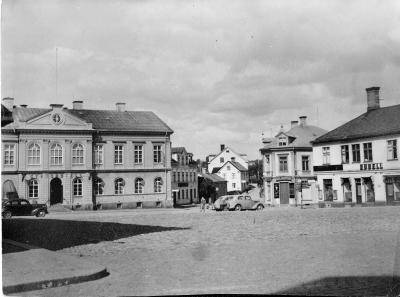 Torget.   T.E