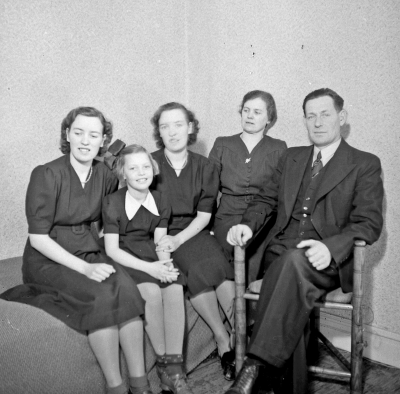 Douglas Vistrand med familj

Ulla Barbro Stina Lisa Douglas 


Dok.111103/KG