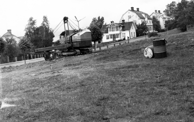 Drottninggatan. Idag Vårdcentralens parkering. Huset rakt fram Snippen, huset bakom Solliden.