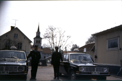 Till höger gamla Taxi, korsningen Parkgatan/ Kampgatan / Drottninggatan. Till vänster Carl Eric Flender, bakom honom Glasmästeriet