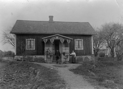 Herr G Fagerberg Töreboda

" Många kära helsningar medföljer till familjen Fagerberg från Olle Jansson ( ? ) "