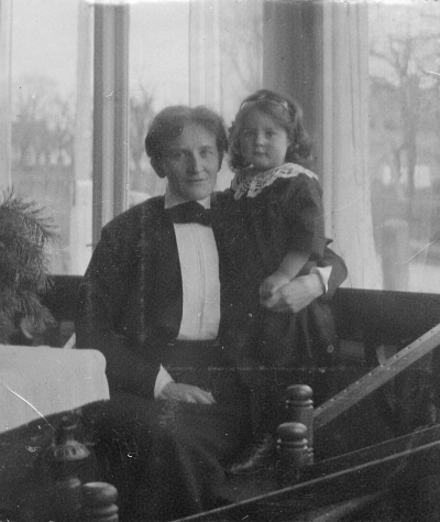 Greta Gröndahl och  Anna Tisell.            