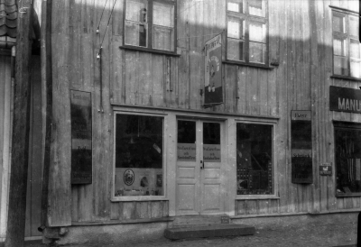 Andersons Färghandel på Storgatan, till vänster Frälsningsarmén



Dok.070817/RS