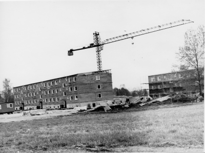  "Bullerbyn" och " Sörgården"  vid Näs bygges. 