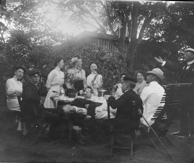 På mors 60 års dag d. 4 juni 1911. Vimmerby.
Olaus ? Claes ?