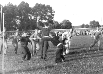 Vimarvallen i Vimmerby Folksöndag Stor festivitas 6 juni 1948. Rugby  Gösta Falk och Nils Johansson syns bland spelarna.         