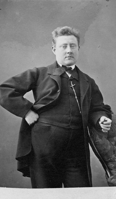 Skollärare / kantor i Blackstad ( överkryssat )
Svårläst text på baksidan