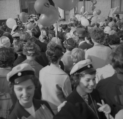 Skola
- studenter -

Dok.110401/KG