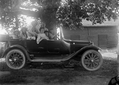 Kvinnan i framsätet är Mia Hansson