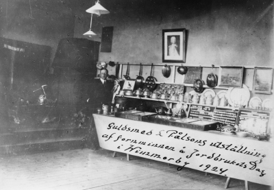 Guldsmed L Pålssons utställning af fornminnen å Jordbrukets Dag i Wimmerby 1924. .