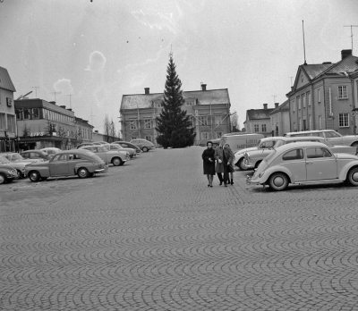 Torget
- julen 1967 -

Dok.110404/KG