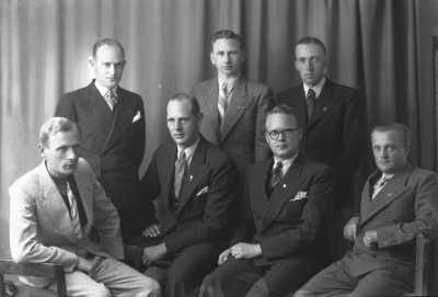 Vimmerby Idrottsföreningens styrelse
Bakre raden från vänster: Gunnar Karlberg, John Vogel, Karl Frisk.
Främre raden från vänster: Gunnar Andersson, Verner Sandström, Garpenby, Holger Blixt

Dok.080701/RS