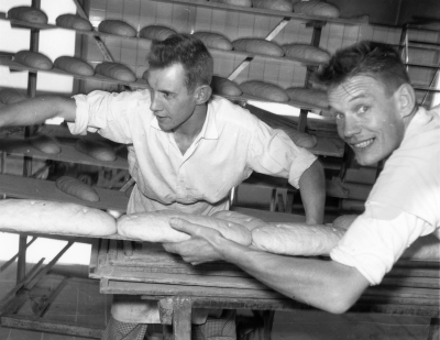 " De glada bagarna i Vimmerby "
Pelle Sand 
Masen Gustavsson t.h. ( f.d. boxare )

Dok.100527/KG