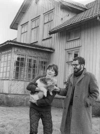 Per-Inge (Pi)  Lind med fästmö,  i Gråsshult Södra Vi.        