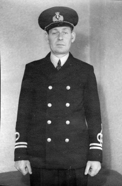 Hälsovårdspolis Douglas Wistrand i Vice Brandchefsuniform 1940-talet.  T.E.