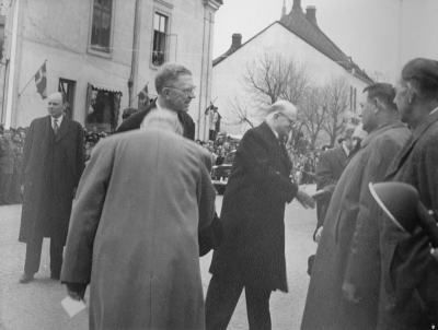 Till vänster  1.Överste Löjtnant Edlund, Linköping, 2. Emil Severin, S.F. ordförande och häradshövding, 3. Kung Gustav VI Adolf,  4. Ruben Wagnsson landshövding, 5. Tore Lundgren, D.K. ordförande, 6. Oscar Leander.             