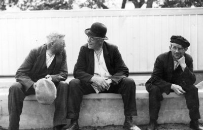 Från vänster  1. Axel Ekström ( "Hejsan" )  2. Stjärnborg, murare  3. Oscar Carlsson "Stolpe"  lump och skrothandlare.   