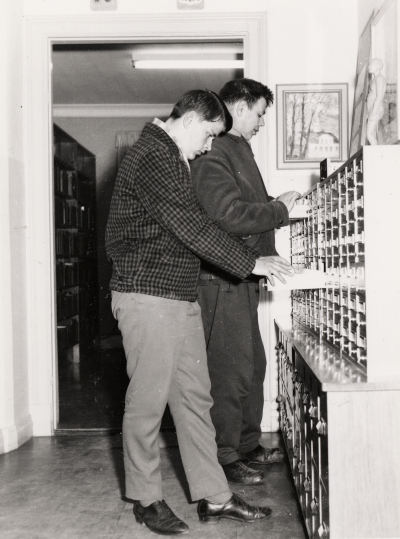 Stadsbiblioteket
Torsten Gustafsson, Älåkra " Glad Jocke "
Åke Båving ?